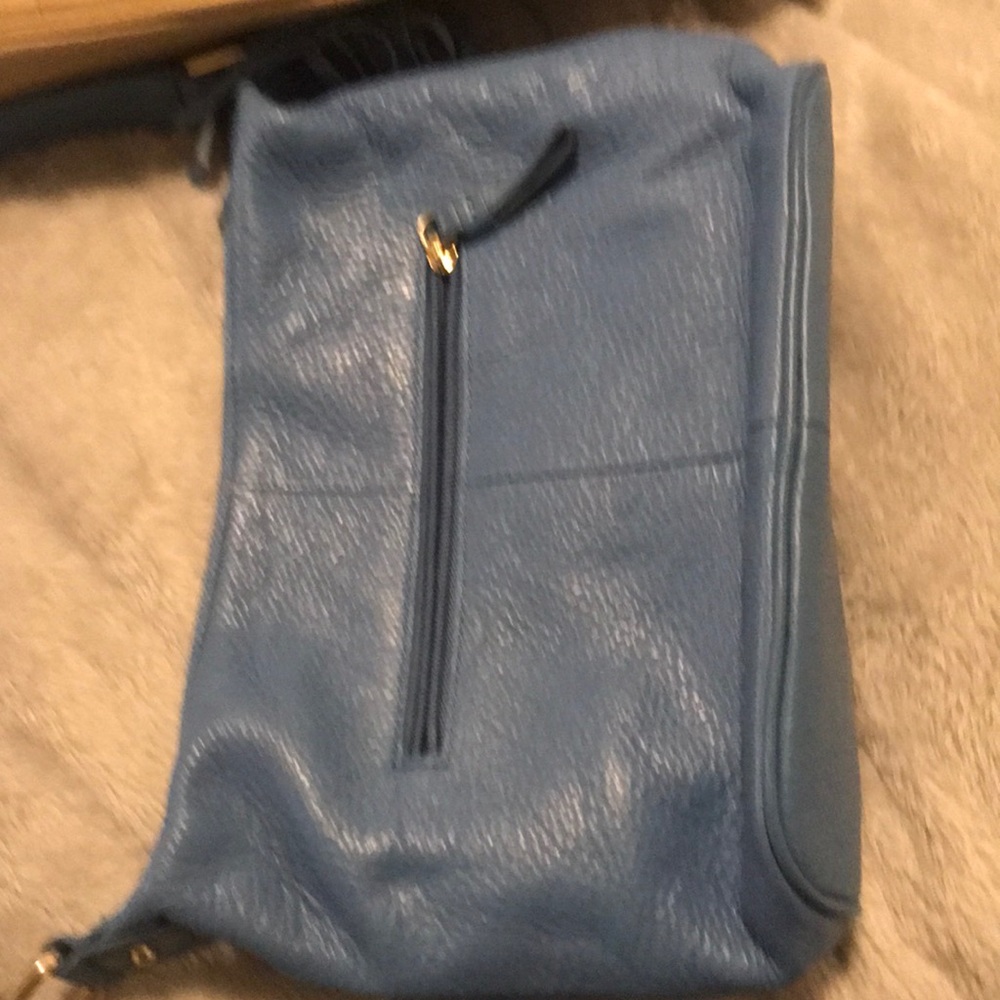 Tommy Hilfiger double purse pack⬇️Price Drop⬇️ - Picture 6 of 8